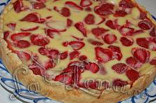 Tarta cu capsuni si sufleu de smantana