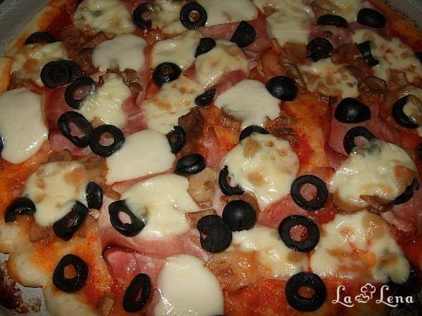 Pizza cu sunca si mozzarella - Pas 10