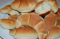 Cornuri pufoase cu rahat (de post)