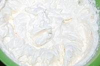 Crema de frișcă (cum batem corect smântâna pentru a face frișcă)