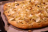 Focaccia cu ceapă și brânză