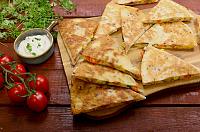 Quesadilla cu pui și legume
