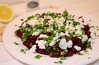 Salată de sfeclă roșie cu brânză Feta