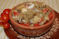 Salată de vinete, cu roșii și ceapă