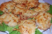 Carne de porc cu cașcaval și ceapă, la cuptor