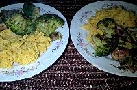 Orez curry și broccoli