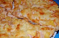 Pizza cu ananas și șuncă de pui