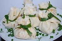 Punguțe de clătite cu salată de ciuperci și porumb