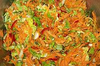 Salată frumos colorată