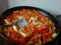 Oua cu legume, in stil turcesc - Menemen - Pas 4