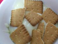Budinca de vanilie cu biscuiti - Pas 5