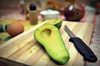 Avocado in tigaie - Pas 1