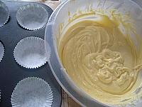 BrioÈ™e cu vanilie (Vanilla Cupcakes) - Pas 6