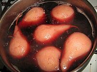 Pere fierte in vin cu frisca - Pas 4
