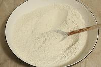 Biscuiti melcisori cu nuca si scortisoara, de post - Pas 1