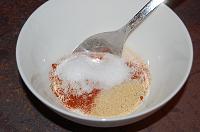 Cartofi taranesti la cuptor, cu sunca si cascaval - Pas 1