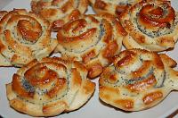 Chifle cu mac(floricele si rulouri) - Pas 16