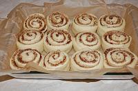 Cinnamon Rolls, sau Rulouri cu scortisoara si glazura - Pas 15