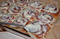 Cinnamon Rolls, sau Rulouri cu scortisoara si glazura - Pas 19