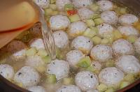 Ciorba de dovlecei cu perisoare - Pas 6