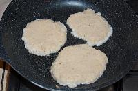 Clatite pufoase din faina de cocos - fara gluten si low-carb - Pas 10