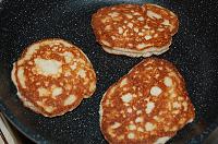 Clatite pufoase din faina de cocos - fara gluten si low-carb - Pas 11