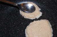 Clatite pufoase din faina de cocos - fara gluten si low-carb - Pas 9