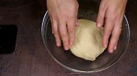 Cornuri pufoase cu mere - Pas 10