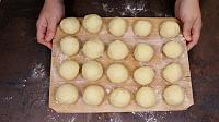 Cornuri pufoase cu mere - Pas 12