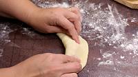 Cornuri pufoase cu mere - Pas 15