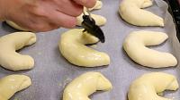 Cornuri pufoase cu mere - Pas 19