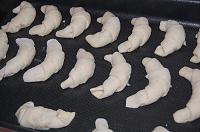 Cornuri pufoase cu rahat(de post) - Pas 10