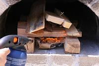 Cum se face focul in cuptorul cu lemne - Pas 4