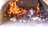 Cum se face focul in cuptorul cu lemne - Pas 7