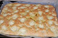 Focaccia cu mozzarella si sos pesto - Pas 15