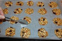 Fursecuri americane (Cookies) cu ovaz, migdale si merisoare - Pas 10