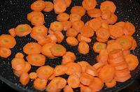 Mancare de dovlecei cu morcovi si smantana - Pas 2