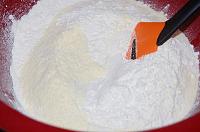 Melci cu crema de vanilie si stafide - Pas 3