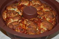 Monkeys Bread cu cascaval si usturoi - Pas 12