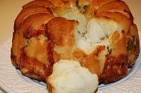 Monkeys Bread cu cascaval si usturoi - Pas 14