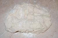 Monkeys Bread cu cascaval si usturoi - Pas 4