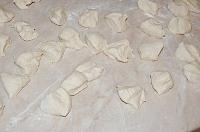 Monkeys Bread cu cascaval si usturoi - Pas 6
