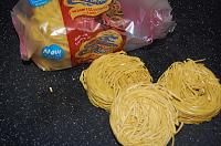 Noodles chinezesti cu creveti si legume - Pas 1
