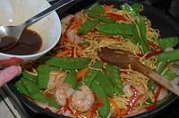 Noodles chinezesti cu creveti si legume - Pas 8