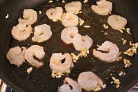 Pachetele de primavara chinezesti cu creveti si legume - Pas 3
