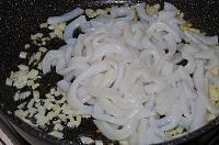 Paste cu sos de rosii si calamari - Pas 6