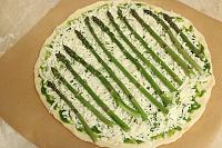 Pizza cu sparanghel si sos pesto - Pas 8