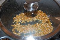 Popcorn cu caramel - Pas 6