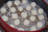 Prajitura cu ciocolata si bilute de cocos - Pas 2