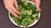Salata Greceasca cu Pui si Avocado - Pas 2